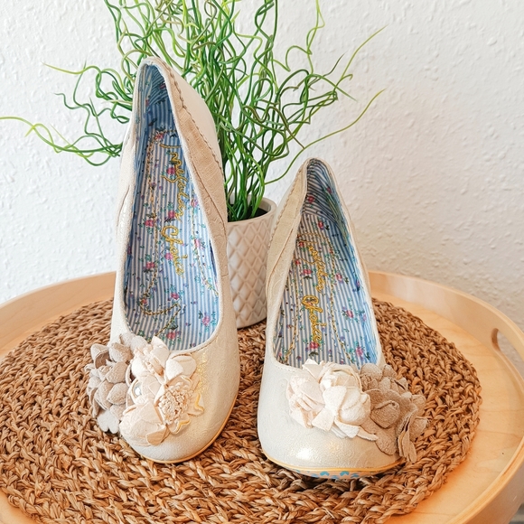 Irregular Choice Cream & Gold Shoes Size 40 - Picture 3 of 5